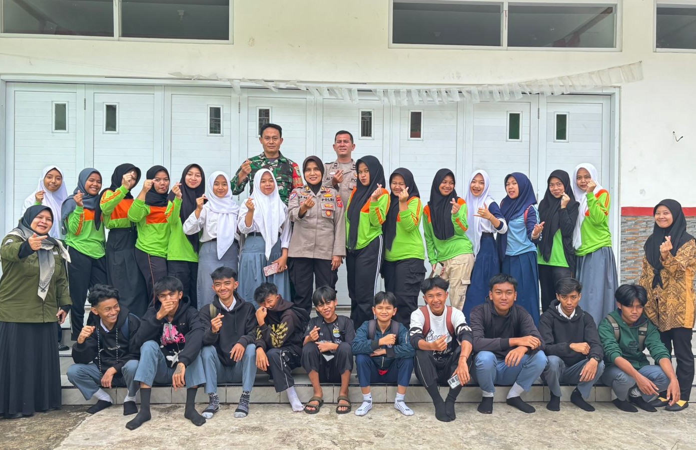 Sinergi Polsek Cimahi, Kamtibnas Kelurahan, dan Sekolah Non-Formal dalam Sosialisasi Pencegahan Kekerasan, Bullying, dan NAPZA